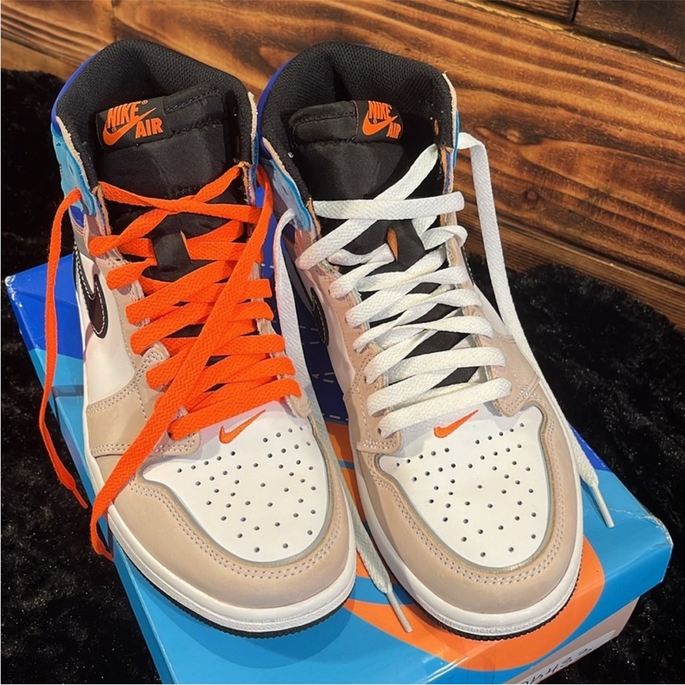 Nike Air Jordan 1 Retro High OG - Picture 4 of 8